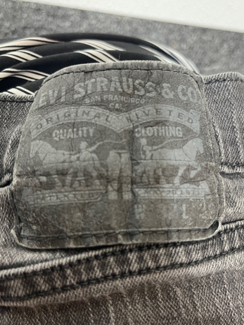 3/$30 Levi's Men's Slim Straight Jeans in Black Wash - Picture 4 of 4